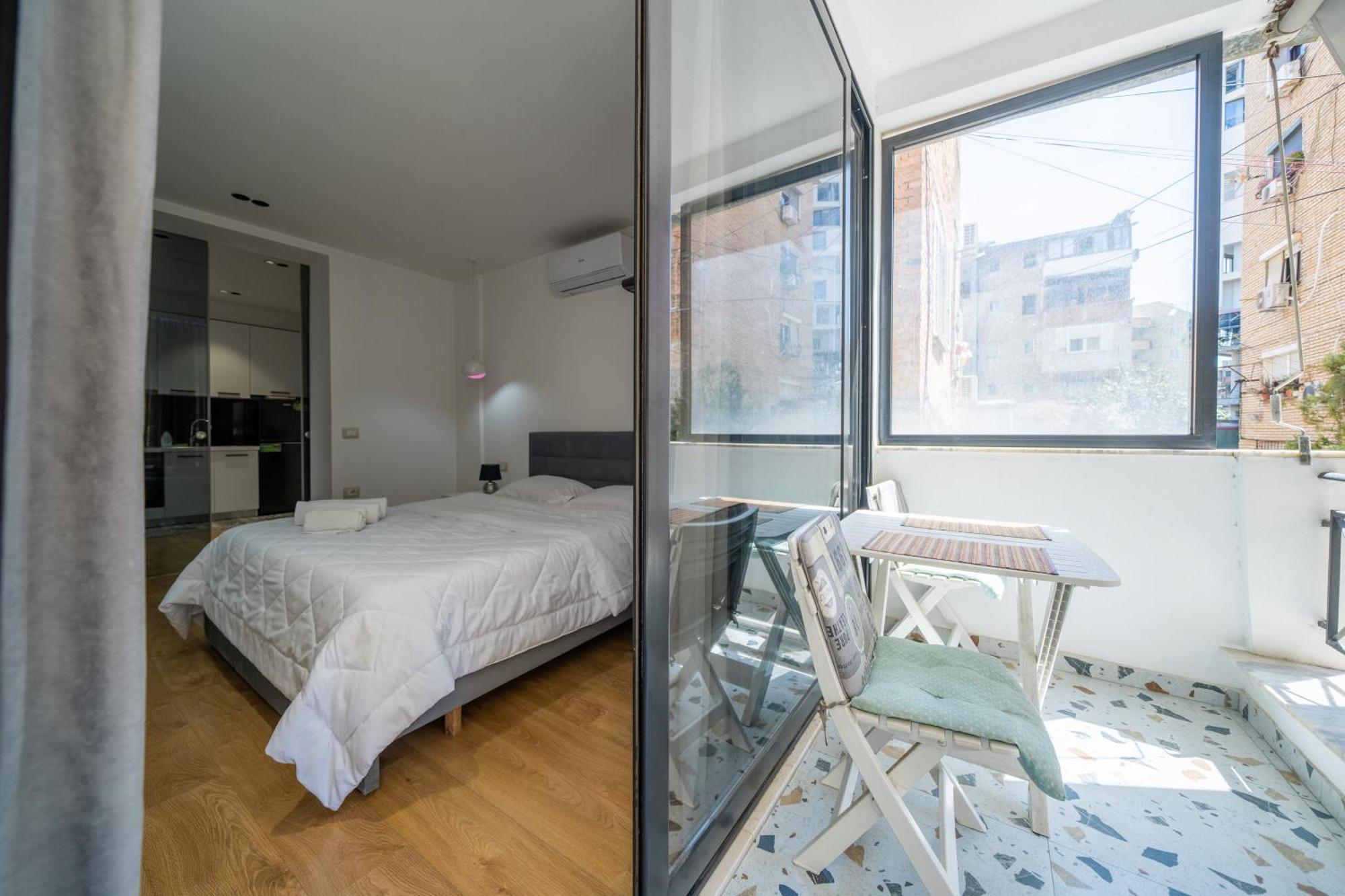 Cosy Urban Central Apartment Тирана Екстериор снимка