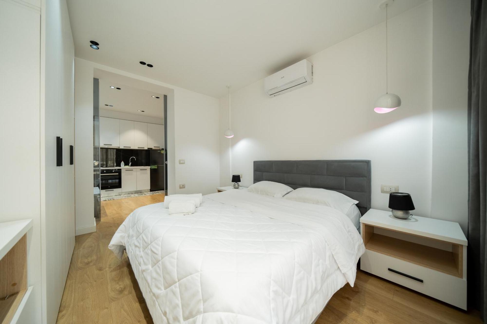 Cosy Urban Central Apartment Тирана Екстериор снимка
