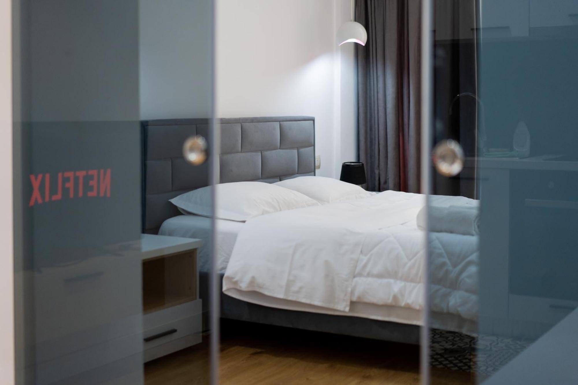 Cosy Urban Central Apartment Тирана Екстериор снимка