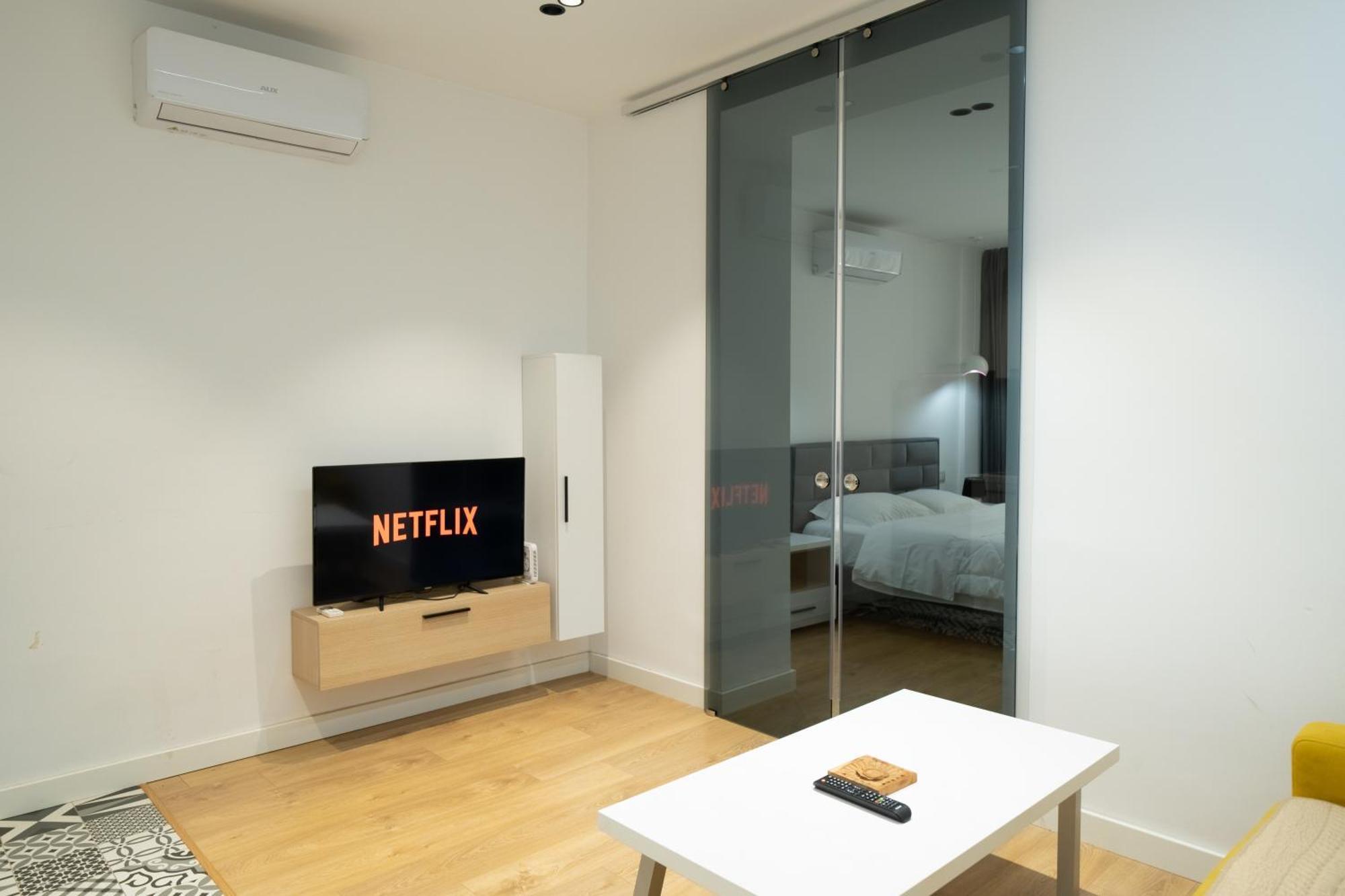 Cosy Urban Central Apartment Тирана Екстериор снимка